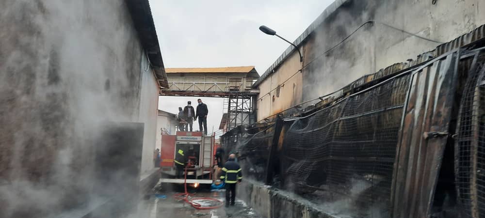 مهار آتش سوزی در شرکت کشتارگاه طیور لوشان