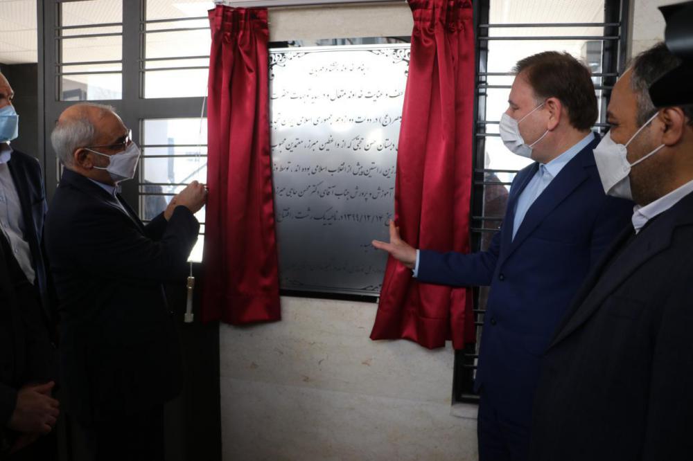 افتتاح مدرسه حسن حجتی در رشت و کاشت نهال در آستانه روز درختکاری