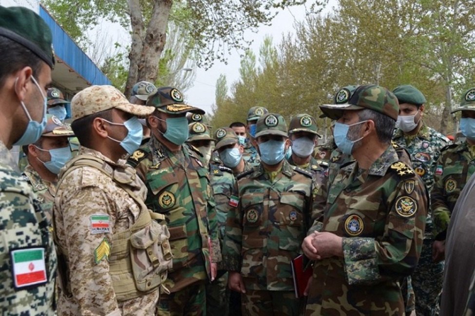 فرمانده کل ارتش: سربازان وظیفه پرچمداران گام دوم انقلاب هستند