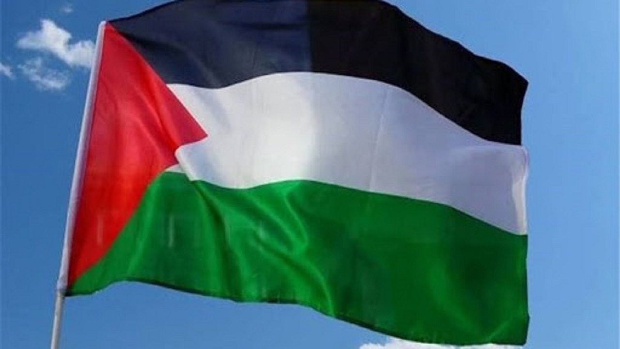 اهتزاز پرچم فلسطین در صبح روز جهانی قدس در میادین شهر‌های استان گیلان
