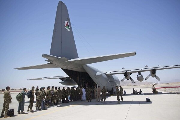 خروج تروریست‌های آمریکایی از پایگاه نظامی در قندهار افغانستان