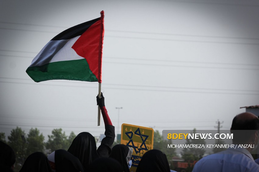 کلیپ| اجتماع گیلانی ها در حمایت از مردم فلسطین در مقابل دفتر وزارت خارجه در انزلی
