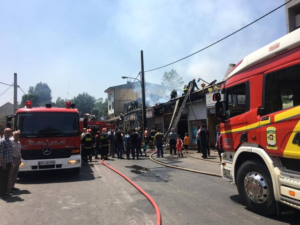 آتش سوزی ۵ مغازه در خیابان امین الضرب رشت