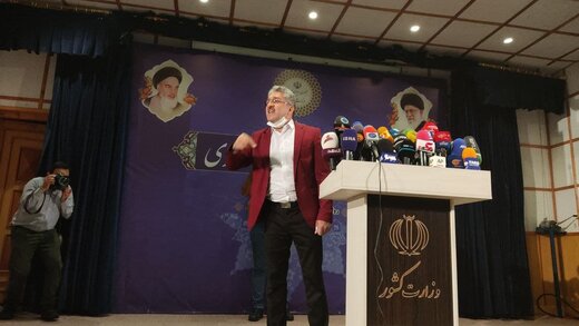 “احمدی‌نژاد” جدید با کت قرمز کاندیدای ریاست جمهوری شد