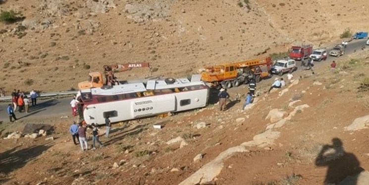 «بی احتیاطی راننده و قصورمسؤولان هماهنگ کننده سفر»علت تامه تصادف اتوبوس خبرنگاران