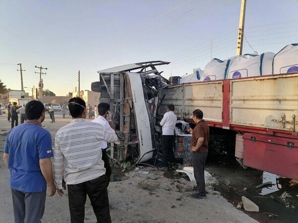 واژگونی اتوبوس در یزد ۵ کشته و ۳۴ مصدوم بر جا گذاشت