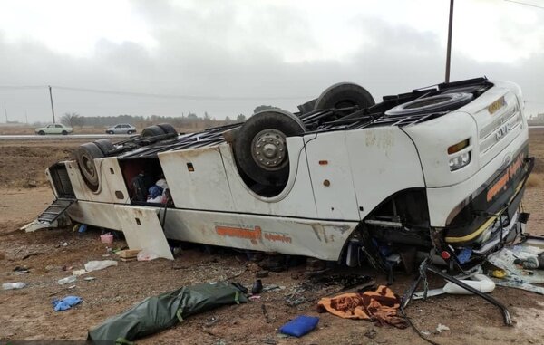 مقصر بودن راننده در حادثه واژگونی اتوبوس خبرنگاران