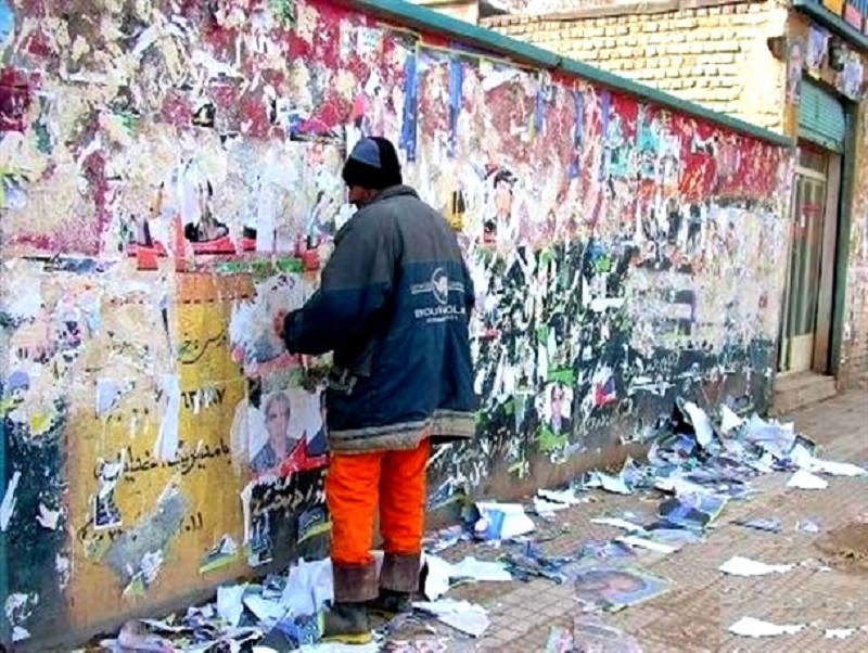 دیوارهای صومعه‌سرا در محاصره پوستر تبلیغاتی نامزدهای انتخابات