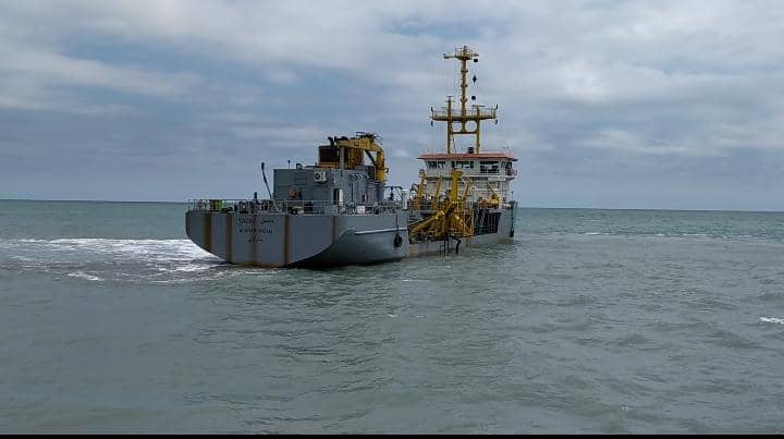 عملیات لایروبی بندر آستارا برای ورود کشتی های بزرگ+فیلم