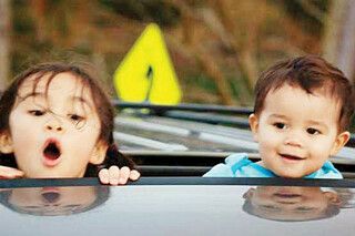 هشدار پلیس نسبت به خروج کودکان از سا‌ن‌روف خودروها/ عدم تعیین جریمه بیانگر نبود خطر نیست