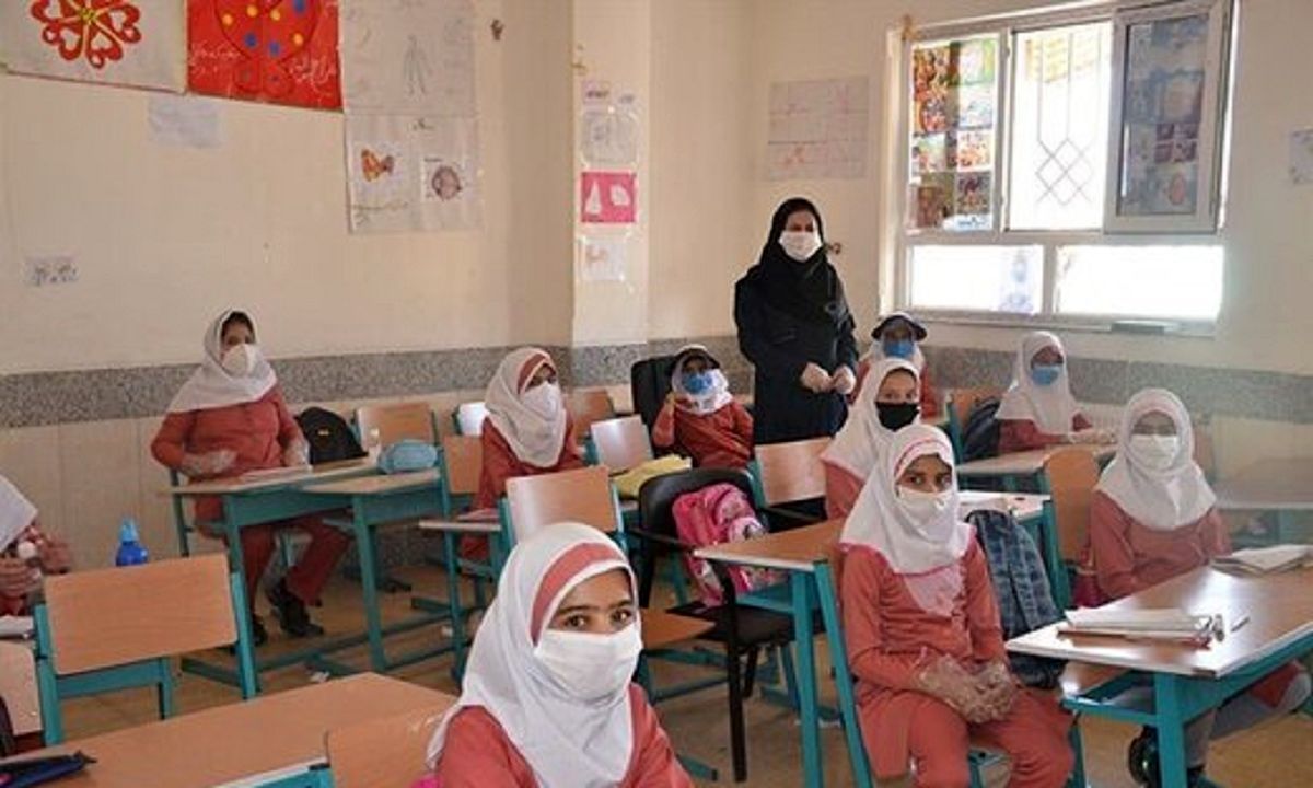 آموزش حضوری دانش آموزان متوسطه گیلانی در کلاس‌های کم جمعیت