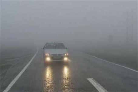 جاده‌های گیلان لغزنده و مه‌آلود است/رانندگان مراقب باشند