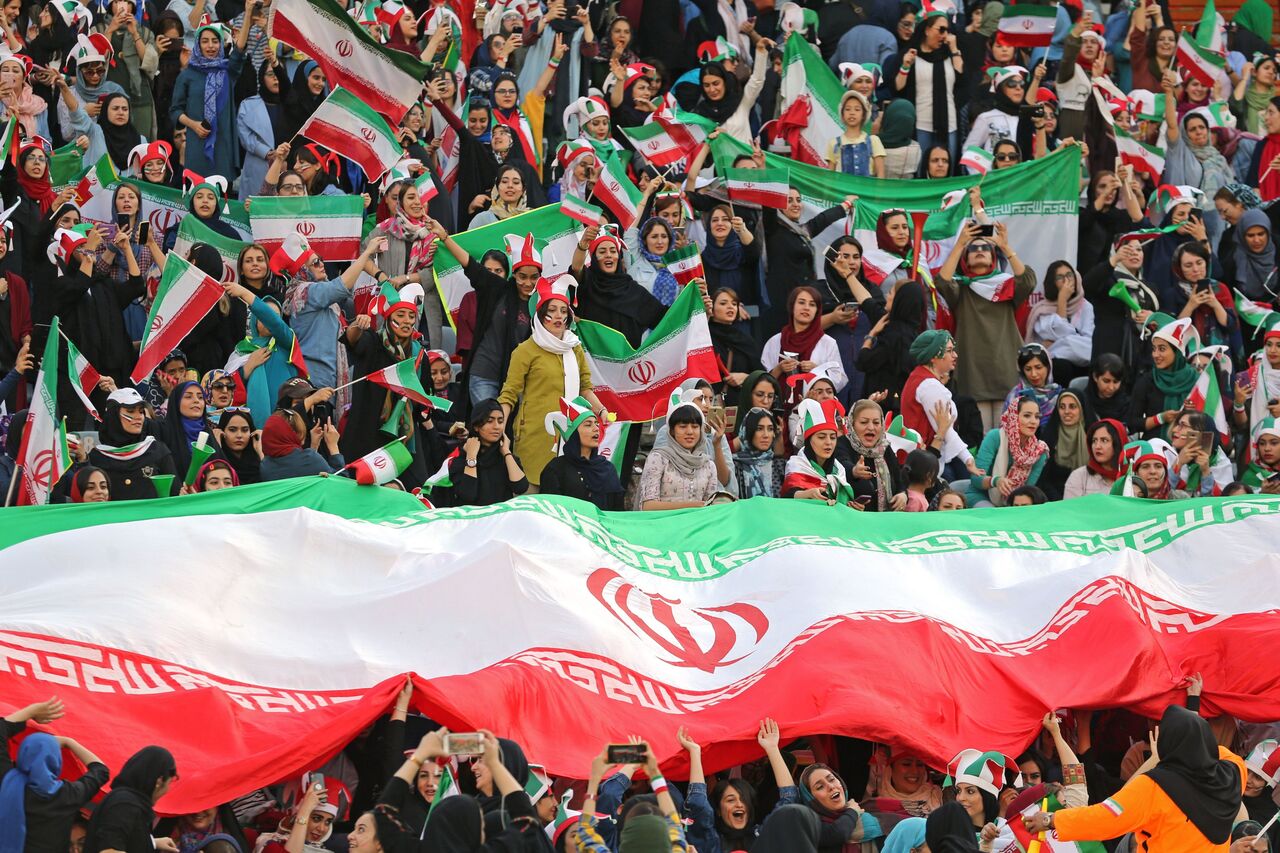 ایران ـ عراق با حضور ۱۰ هزار تماشاگر/ بانوان هم به ورزشگاه می‌آیند