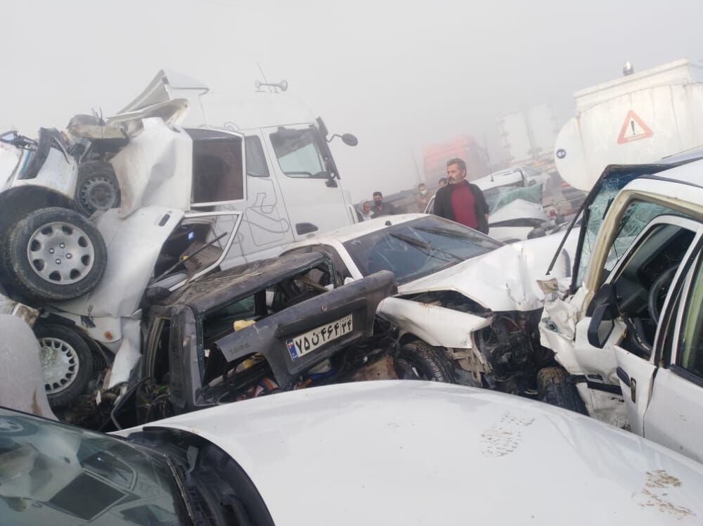 تصادف بیش از ۵۰ خودرو در محور بهبهان – رامهرمز/۴ تن کشته و ۴۰ نفر مصدوم شدند