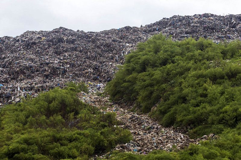 یازدهمین روز تجمع مردم سراوان برای جلوگیری از ورود زباله