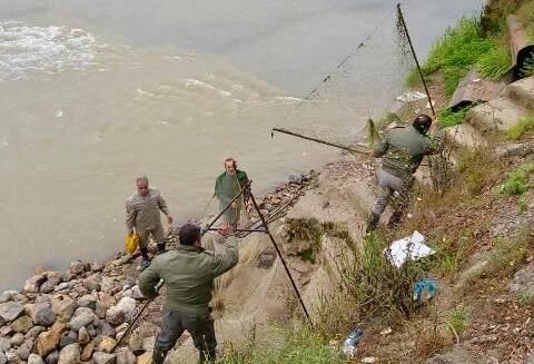 پاکسازی رودخانه‌های رودسر از ادوات صید و شکار