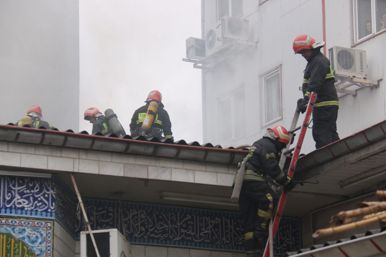 مهار آتش سوزی در مسجد فاطمیه رشت