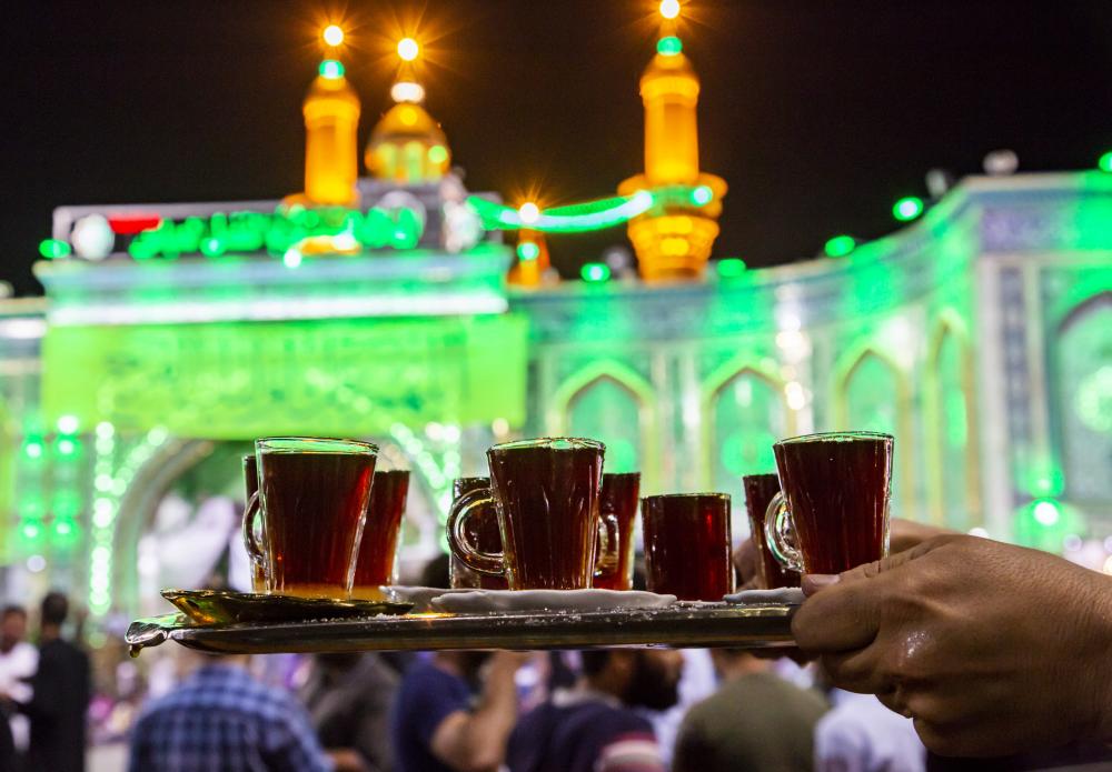 سفره‌های افطار در اطراف حرم حضرت سیدالشهدا(ع) در کربلا+ تصاویر