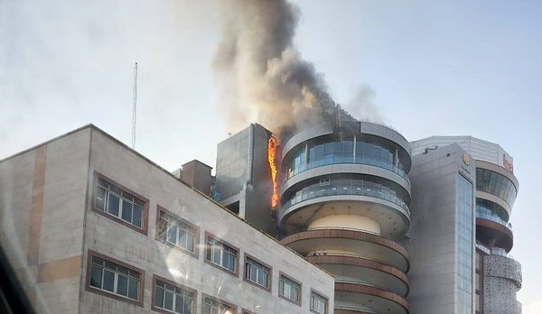 آتش سوزی مجتمع تجاری لیدوما در تهران/ مصدومیت ۵ نفر تاکنون