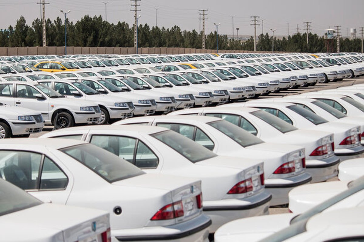 تداوم قیمت‌گذاری دستوری خودروسازان را زمین‌گیر می‌کند