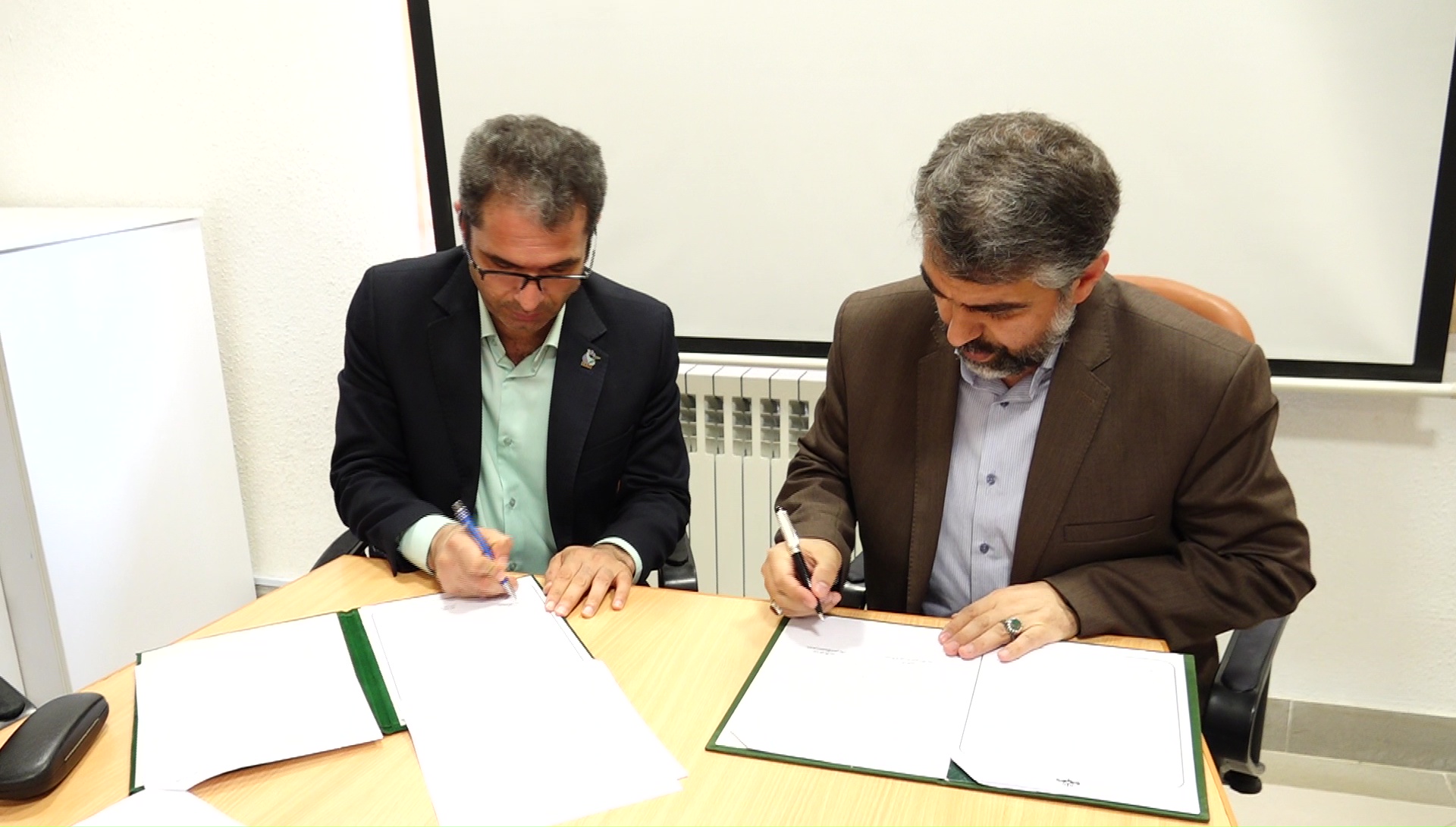 امضاء تفاهم‌نامه همکاری میان صدا و سیما و پارک علم و فناوری گیلان