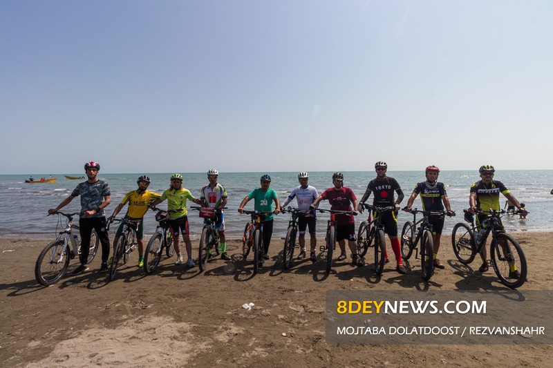 تصاویر| رکاب زنی دوچرخه سواران به مناسبت روز ملی دریای کاسپین