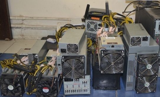 کشف ۱۲ دستگاه استخراج ارز دیجیتال غیرمجاز در رودسر