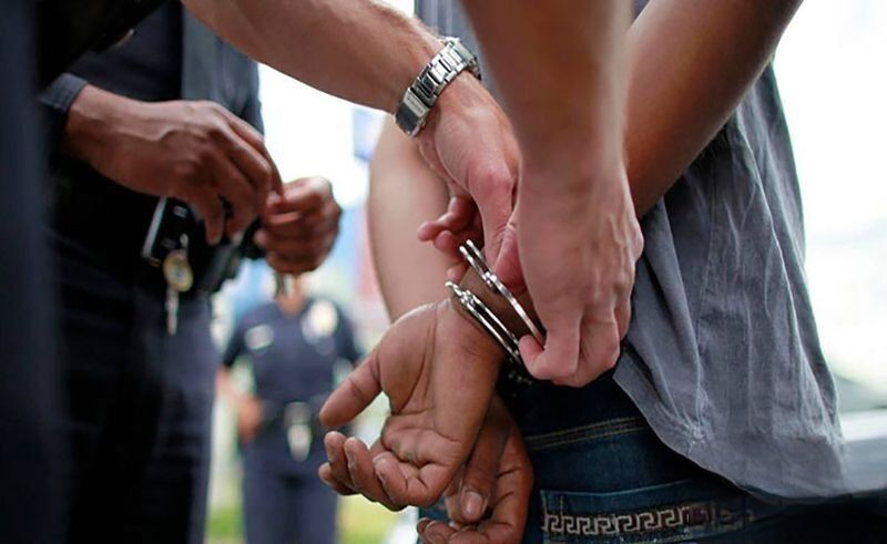 دستبند پلیس آستانه‌اشرفیه بر دستان اراذل و اوباش