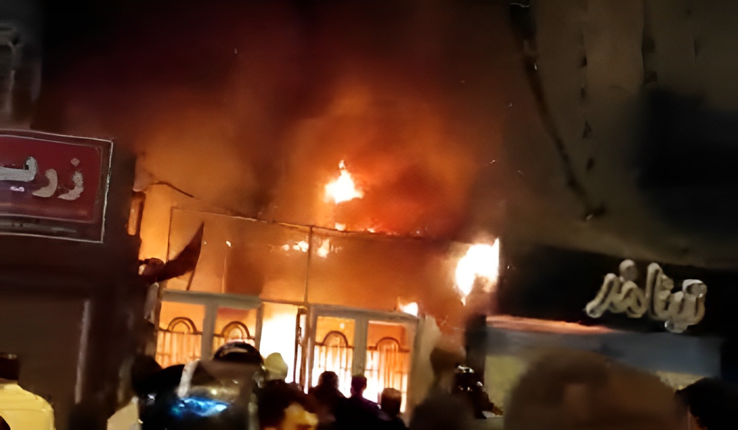 مدعیان اعتراضات مدنی مسجدی در رشت را به آتش کشیدند+ فیلم
