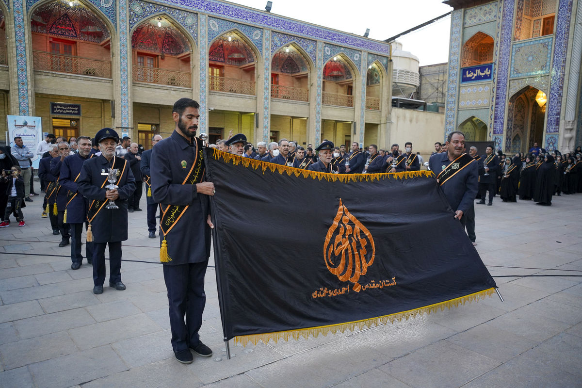 مراسم تشییع شهدای حمله تروریستی به حرم شاهچراغ در شیراز آغاز شد