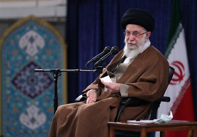 رهبر انقلاب: امروز مهمترین شیوه دشمن جعل و دروغ پردازی است/ کدام ایرانی با غیرت حاضر است به آمریکا باج دهد!