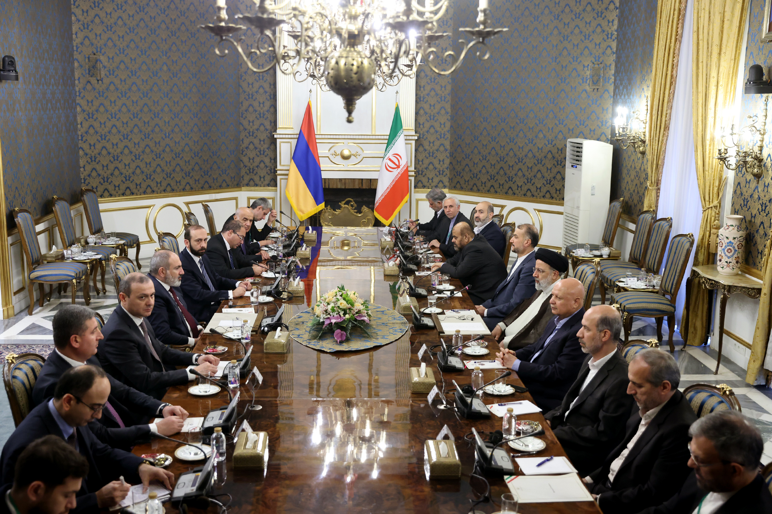 رئیس‌جمهور: ایران از ظرفیت‌های خود برای تقویت امنیت در قفقاز استفاده می‌کند