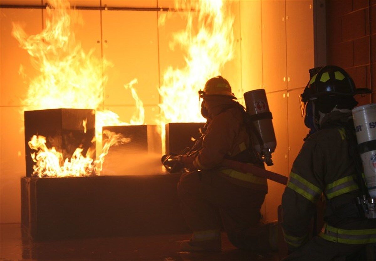 آتش زدن یک مدرسه ابتدایی از سوی اغتشاشگران در خمام
