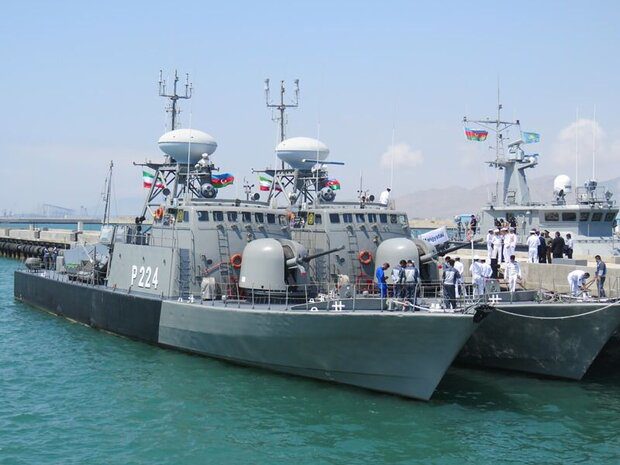 حفظ منافع کشور در دریاها از وظایف اصلی نیروی دریایی است