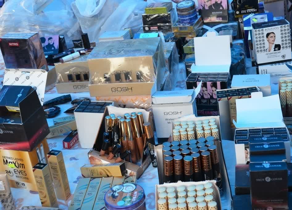 پلمب محل فروش لوازم آرایشی قاچاق در آستانه‌اشرفیه