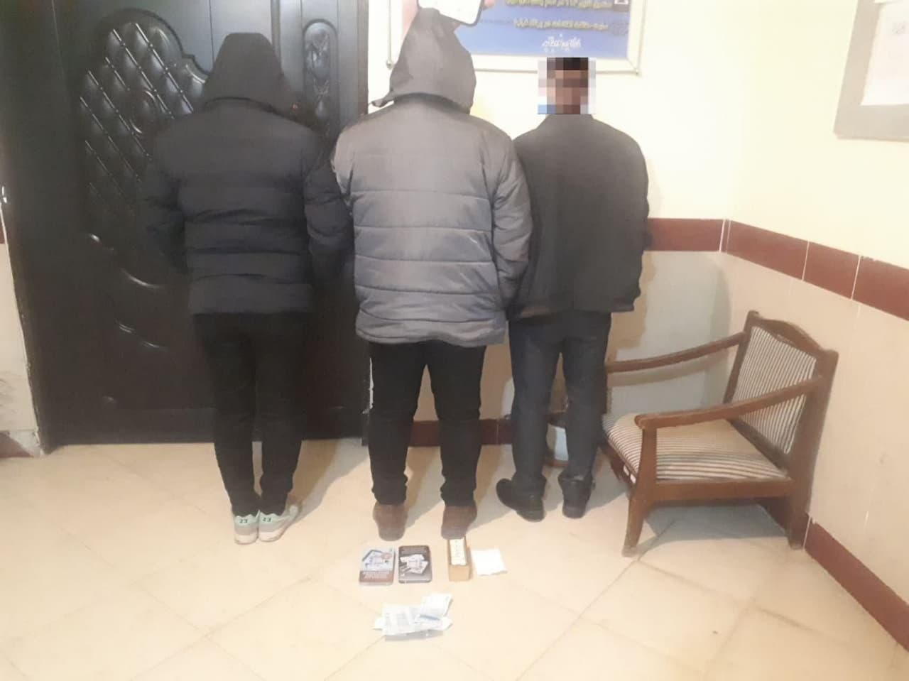 پلمب مکان قماربازی و دستگیری ۳ نفر در صومعه‌سرا
