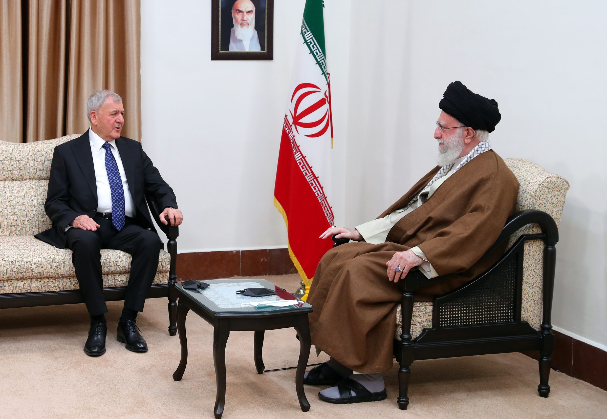 رهبر انقلاب اسلامی: گسترش همکاری‌های دو جانبه به نفع ایران و عراق است