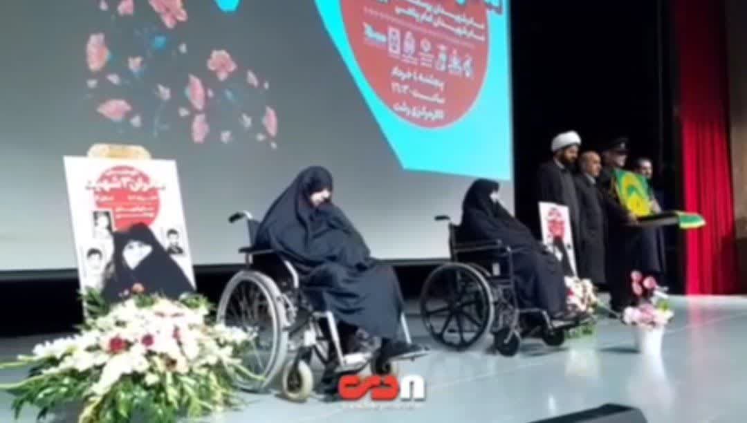 عطرآگین شدن پرچم حرم امام رضا (ع) در نکوداشت مادران شهدای گیلانی | فیلم