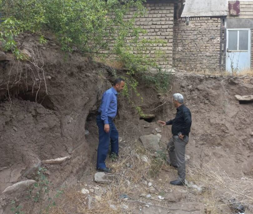 کشف گورهای باستانی در هنگام تخریب یک منزل مسکونی در رودبار