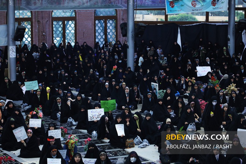 تصاویر| تجمع مطالبه‌گری در محکومیت کشف‌ حجاب در گلزار شهدای رشت