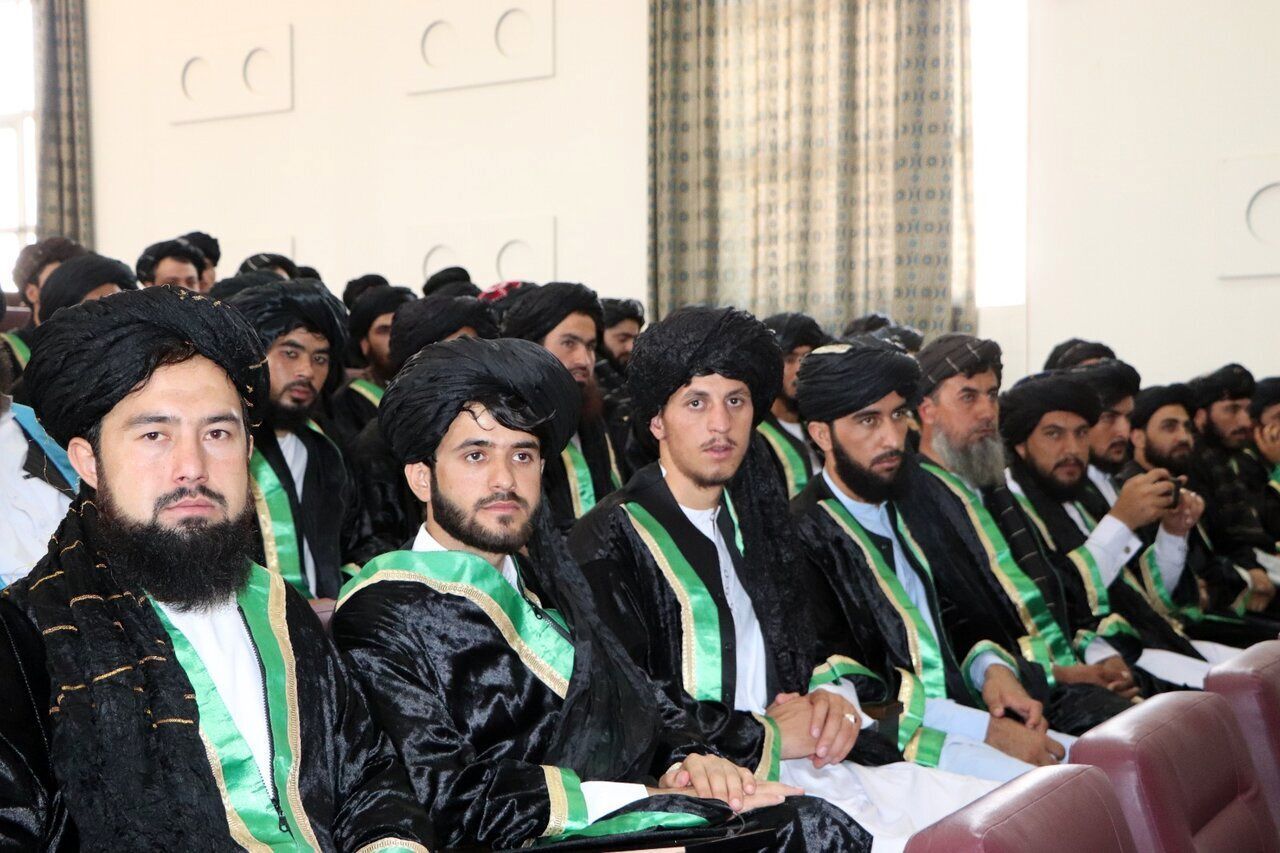 تیپ عجیب فارغ‌التحصیلان دانشگاه طالبان