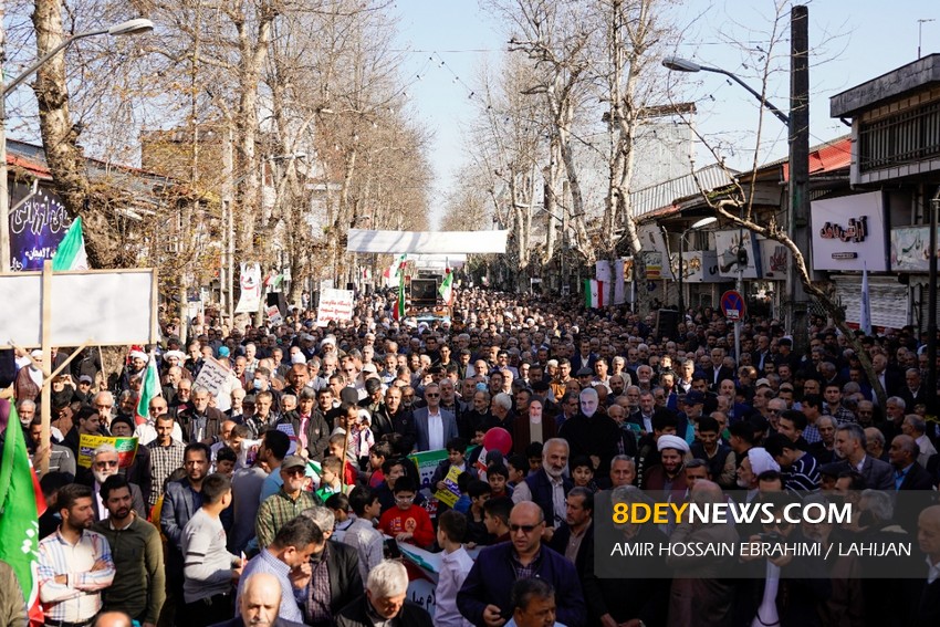 لاهیجانی‌ها پای کار جشن ۴۵ سالگی انقلاب ایران + تصاویر